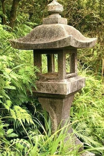 lanterna pietra giardino